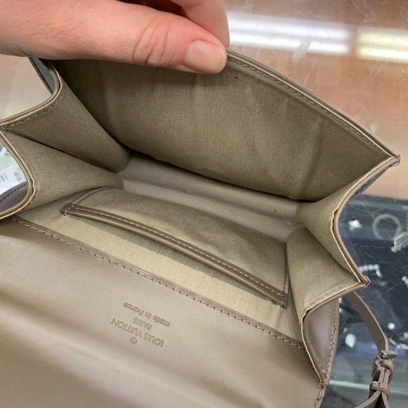 Louis Vuitton taupe clutch with shoulder strap - Picture 6 of 7